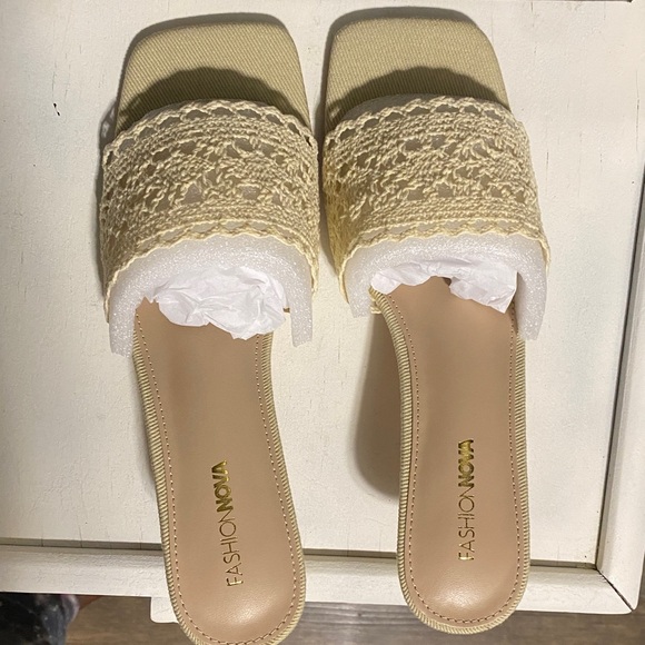 New Fashion Nova Beige Crochet Square-Toe Slide Mules - Picture 6 of 8